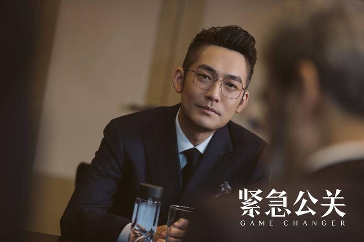自己也是演完了这部剧,才逐步了解公关公司是维护品牌形象,服务于大